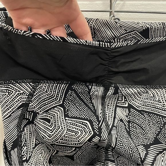 Lululemon Goal Crusher 7/8 Tight in Dottie Tribe White Black / Black - Picture 10 of 16